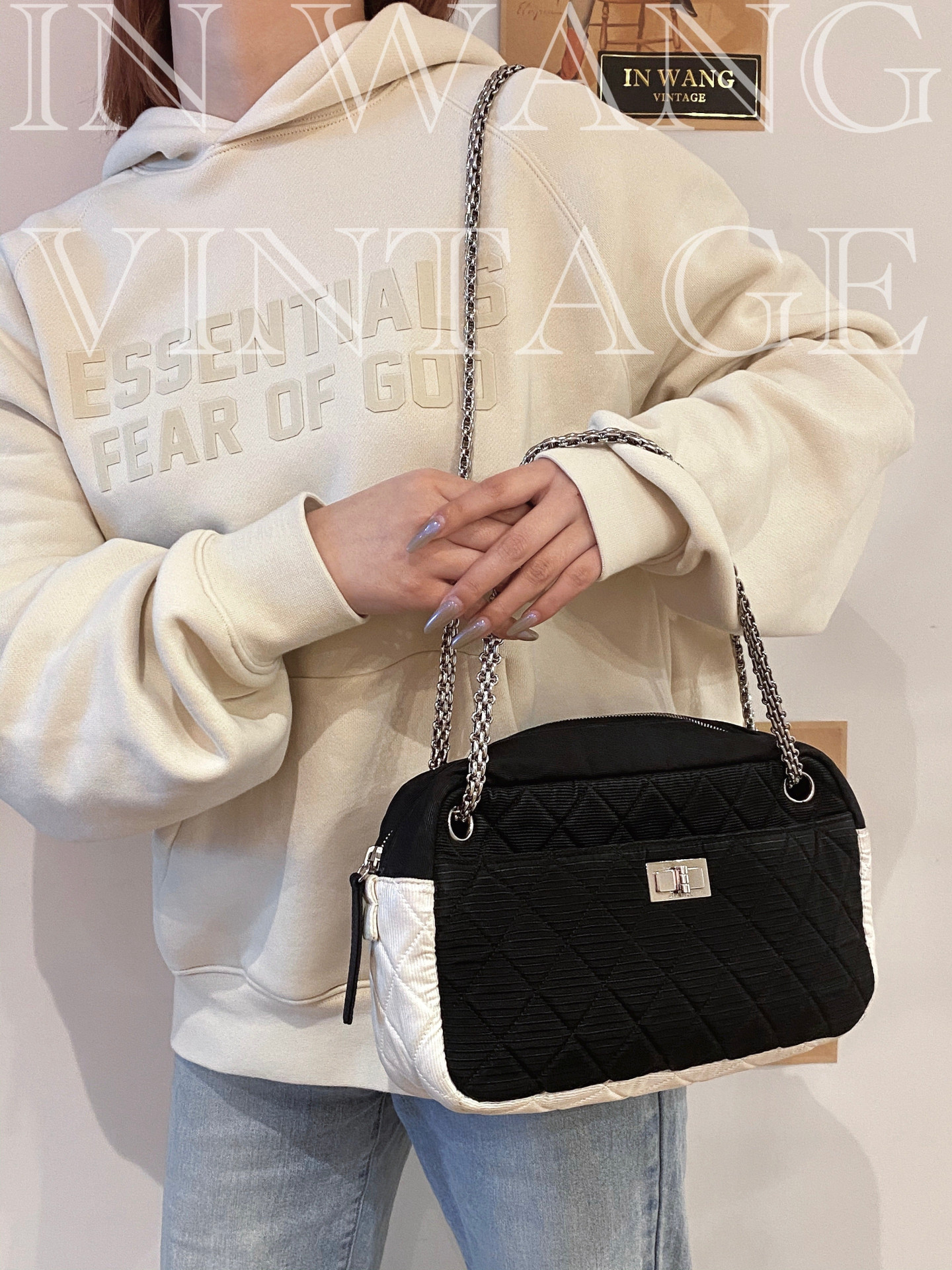 Chanel 2.55 Camera Case Bag - Image 10