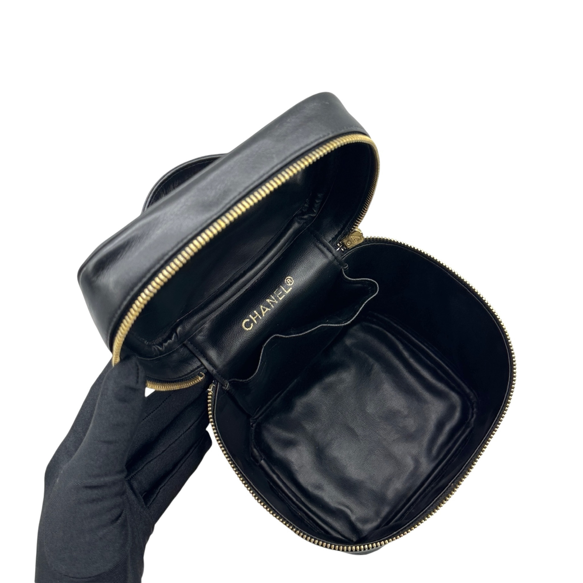 Chanel Vanity Case 1997 - Image 9